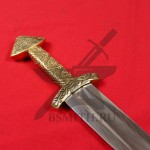 Какое оружие принято считать мечом?